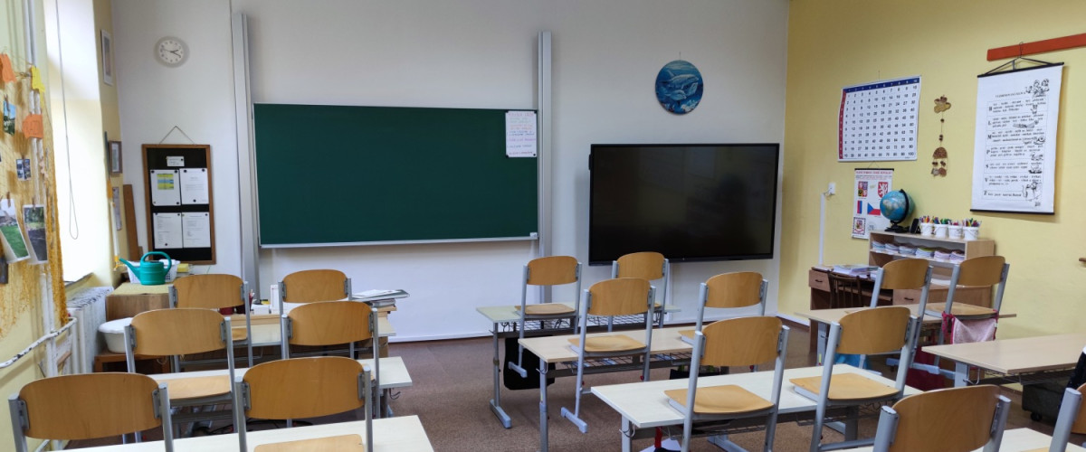 Nový digitální panel a tabule ve třídě